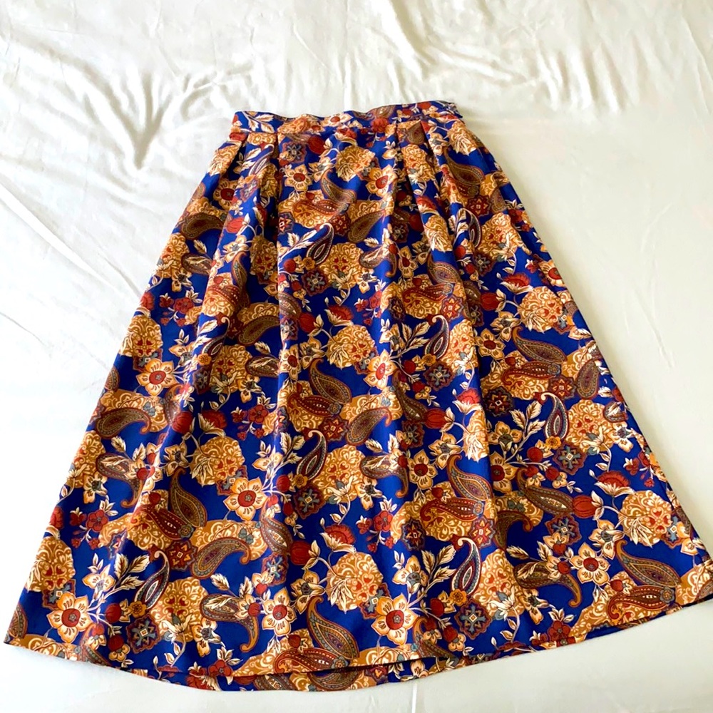 Super cute vintage midi skirt
